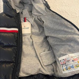 In perfect condition moncler snow suit. Size 9-12 months. Dark blue color